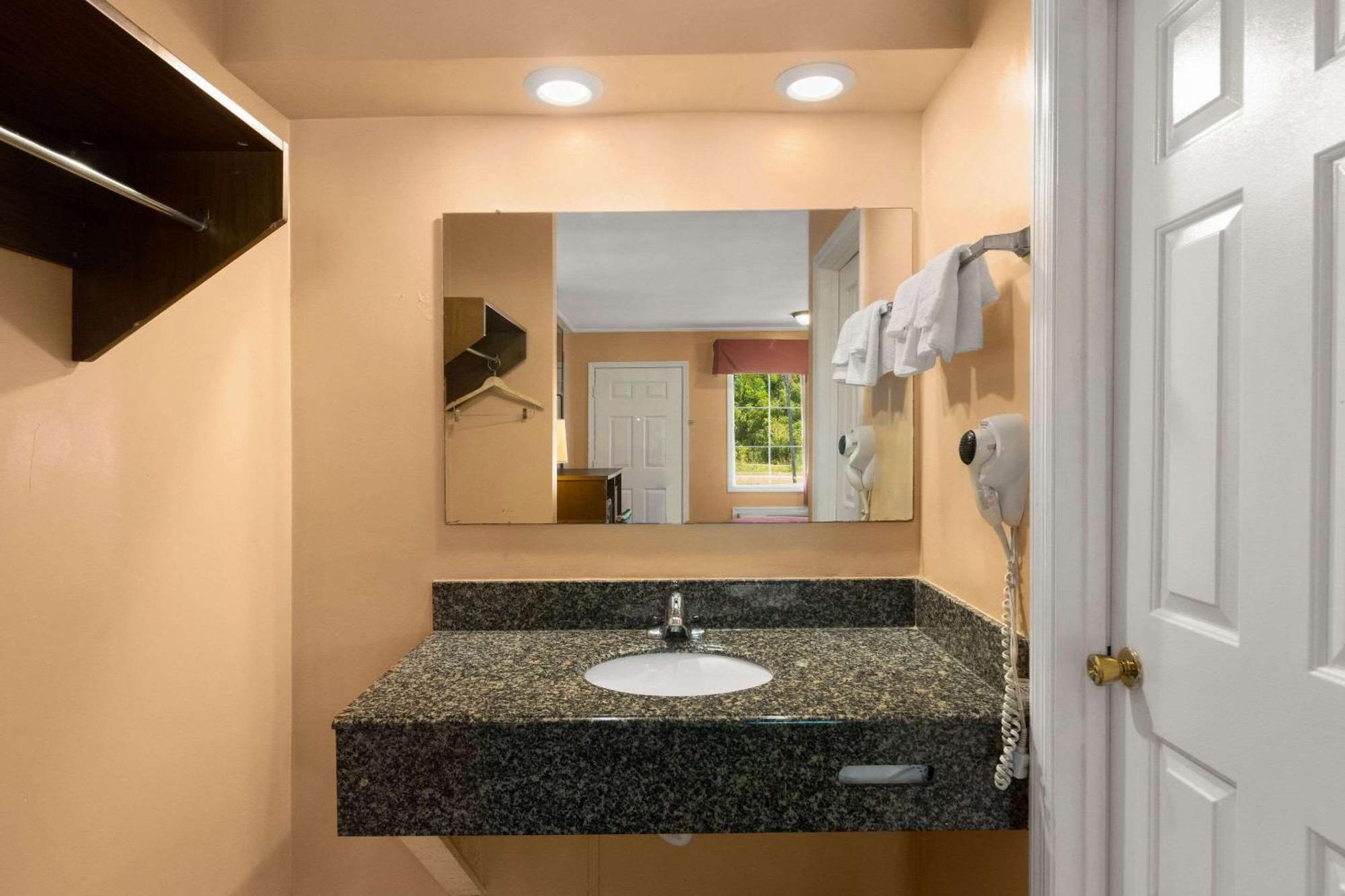 Econo Lodge Cornersville Kültér fotó
