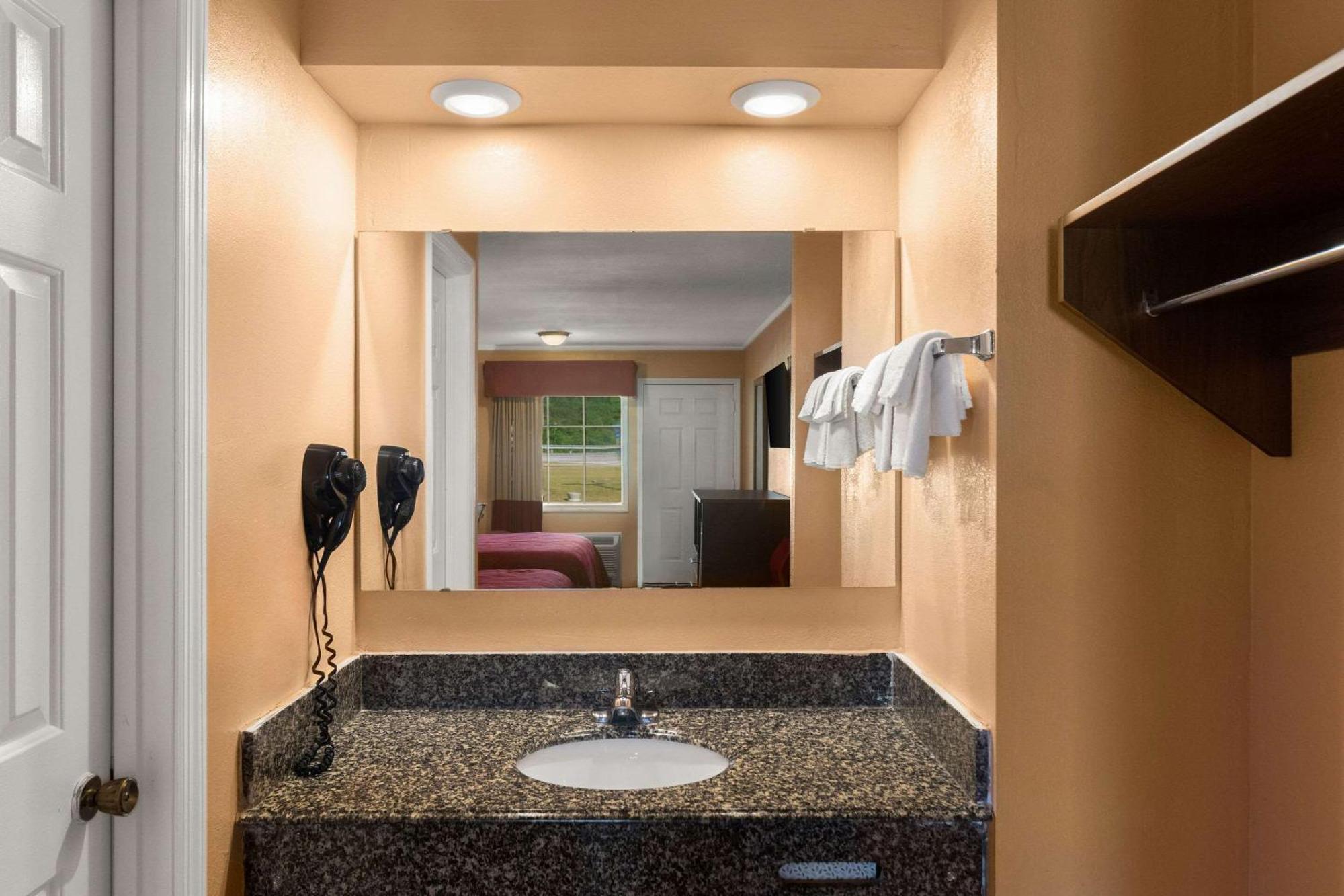 Econo Lodge Cornersville Kültér fotó